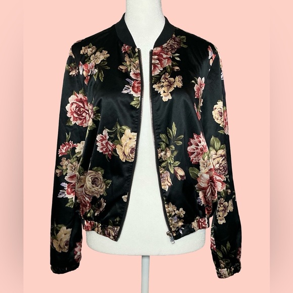 Forever 21 Jackets & Blazers - Forever 21 Floral Zip-Up Jacket